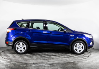 Подержанный автомобиль Ford Kuga 2017 года (4 фото)