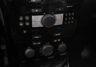 Подержанный автомобиль Opel Astra Hatchback 2008 года (14 фото)