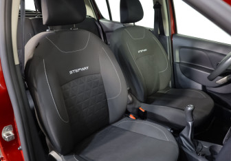 Подержанный автомобиль Renault Sandero 2018 года (19 фото)