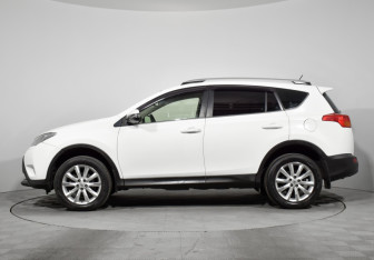 Подержанный автомобиль Toyota RAV4 2015 года (8 фото)