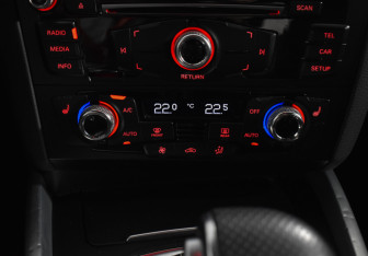 Подержанный автомобиль Audi Q5 2015 года (16 фото)