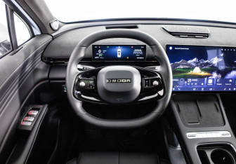 Подержанный автомобиль Omoda C7 2025 года (12 фото)