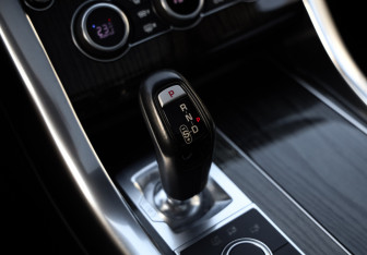 Подержанный автомобиль Land Rover Range Rover Sport 2016 года (20 фото)