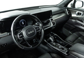 Подержанный автомобиль Kia Sorento 2022 года (12 фото)