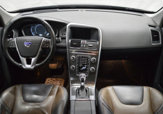 Подержанный автомобиль Volvo XC60 2015 года (14 фото)