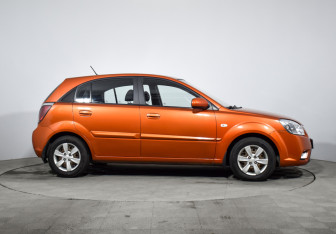 Подержанный автомобиль Kia Rio Hatchback 2011 года (4 фото)