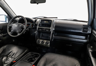 Подержанный автомобиль Honda CR-V 2006 года (9 фото)