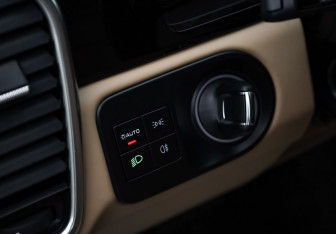 Подержанный автомобиль Porsche Cayenne 2021 года (16 фото)