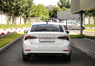 Подержанный автомобиль Skoda Octavia Liftback 2021 года (7 фото)