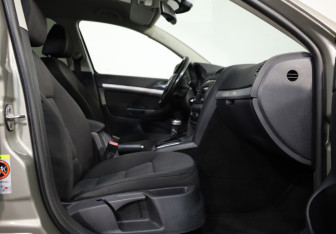 Подержанный автомобиль Skoda Octavia Liftback 2010 года (21 фото)