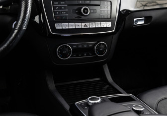 Подержанный автомобиль Mercedes-Benz GLE 2016 года (15 фото)