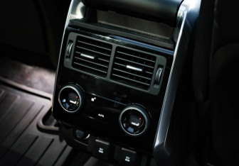 Подержанный автомобиль Land Rover Range Rover Sport 2020 года (39 фото)