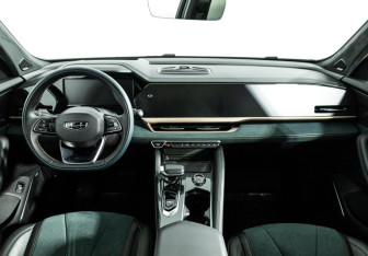 Подержанный автомобиль Geely Monjaro 2024 года (13 фото)