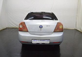 Подержанный автомобиль Geely MK 2010 года (6 фото)