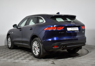 Подержанный автомобиль Jaguar F-Pace 2017 года (7 фото)