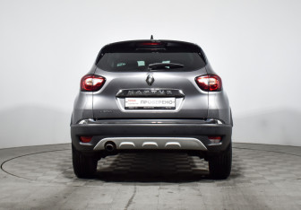 Подержанный автомобиль Renault Kaptur 2017 года (6 фото)
