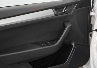 Подержанный автомобиль Skoda Superb Liftback 2018 года (18 фото)