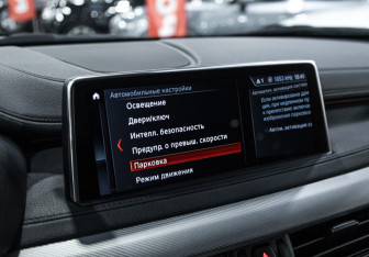 Подержанный автомобиль BMW X6 2016 года (33 фото)