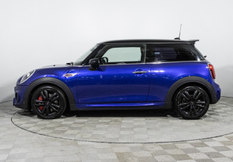 Подержанный автомобиль MINI Hatch 2019 года (8 фото)