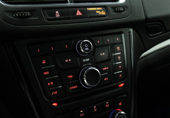 Подержанный автомобиль Opel Mokka 2014 года (16 фото)