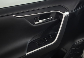 Подержанный автомобиль Toyota RAV4 2019 года (19 фото)