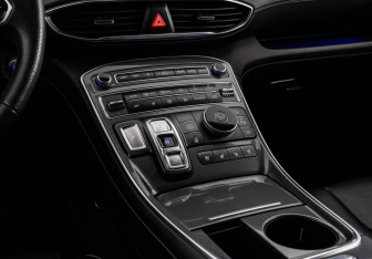 Подержанный автомобиль Hyundai Santa Fe 2022 года (18 фото)