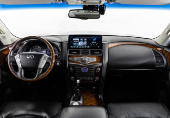 Подержанный автомобиль Infiniti QX80 2016 года (13 фото)