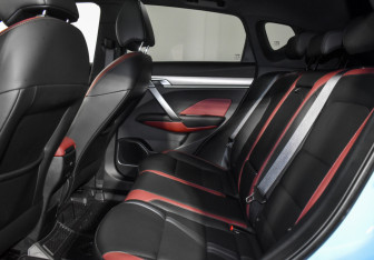 Подержанный автомобиль Geely Coolray 2022 года (13 фото)