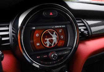 Подержанный автомобиль MINI Hatch 2020 года (19 фото)