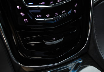 Подержанный автомобиль Cadillac Escalade Suv 2016 года (18 фото)