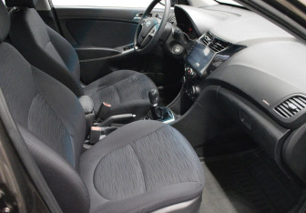 Подержанный автомобиль Hyundai Solaris Sedan 2015 года (12 фото)