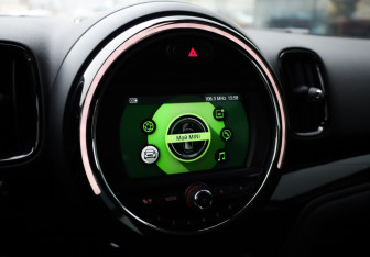 Подержанный автомобиль MINI Countryman 2018 года (16 фото)