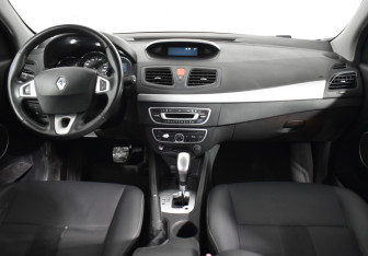 Подержанный автомобиль Renault Megane Hatchback 2010 года (11 фото)