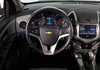 Подержанный автомобиль Chevrolet Cruze Hatchback 2013 года (10 фото)