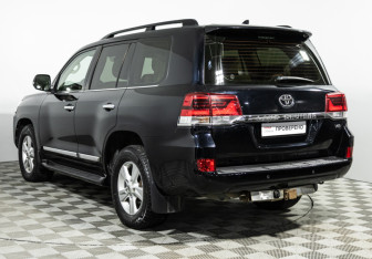 Подержанный автомобиль Toyota Land Cruiser Suv 2015 года (19 фото)