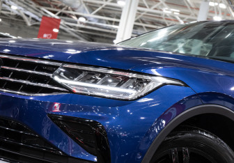 Подержанный автомобиль Volkswagen Tiguan 2022 года (2 фото)