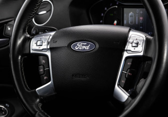 Подержанный автомобиль Ford Mondeo Sedan 2013 года (12 фото)