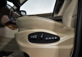 Подержанный автомобиль BMW X5 2003 года (13 фото)