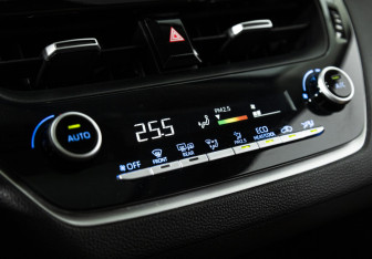 Подержанный автомобиль Toyota Corolla Sedan 2021 года (16 фото)