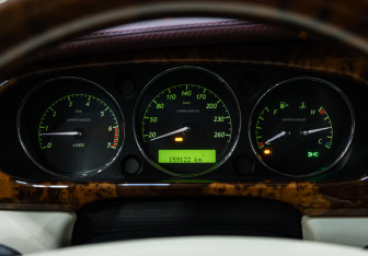 Подержанный автомобиль Jaguar XJ 2008 года (19 фото)