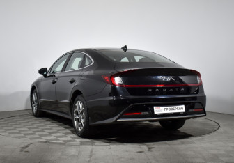 Подержанный автомобиль Hyundai Sonata 2020 года (7 фото)