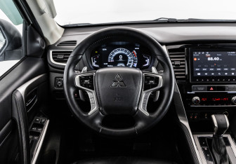Подержанный автомобиль Mitsubishi Pajero Sport 2021 года (12 фото)