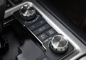 Подержанный автомобиль Toyota Land Cruiser Suv 2020 года (20 фото)