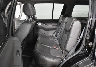 Подержанный автомобиль Nissan Pathfinder 2012 года (11 фото)