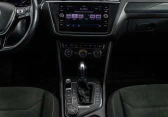 Подержанный автомобиль Volkswagen Tiguan 2017 года (14 фото)