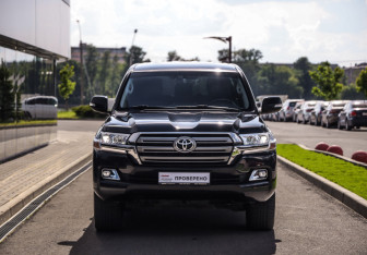 Подержанный автомобиль Toyota Land Cruiser Suv 2016 года (4 фото)