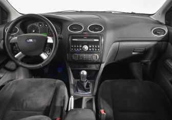 Подержанный автомобиль Ford Focus Sedan 2007 года (13 фото)