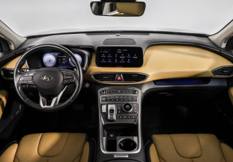 Подержанный автомобиль Hyundai Santa Fe 2021 года (10 фото)