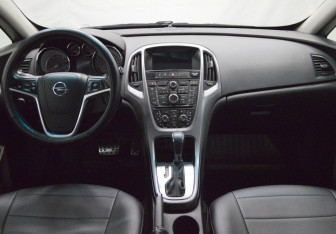 Подержанный автомобиль Opel Astra Hatchback 2014 года (13 фото)