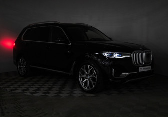 Подержанный автомобиль BMW X7 2020 года (36 фото)